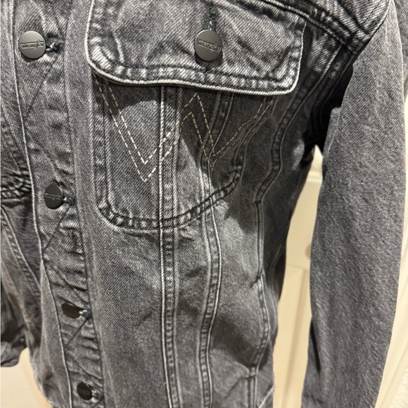 Wrangler Women's Denim Jacket with Western Snap W Stitching on Pocket Small - Picture 3 of 6